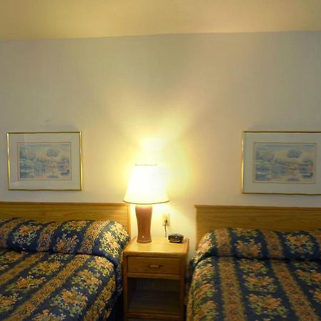 בריינרד Rodeway Inn מראה חיצוני תמונה