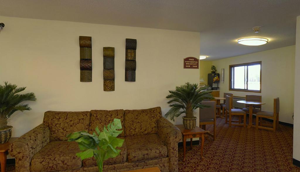 בריינרד Rodeway Inn מראה חיצוני תמונה
