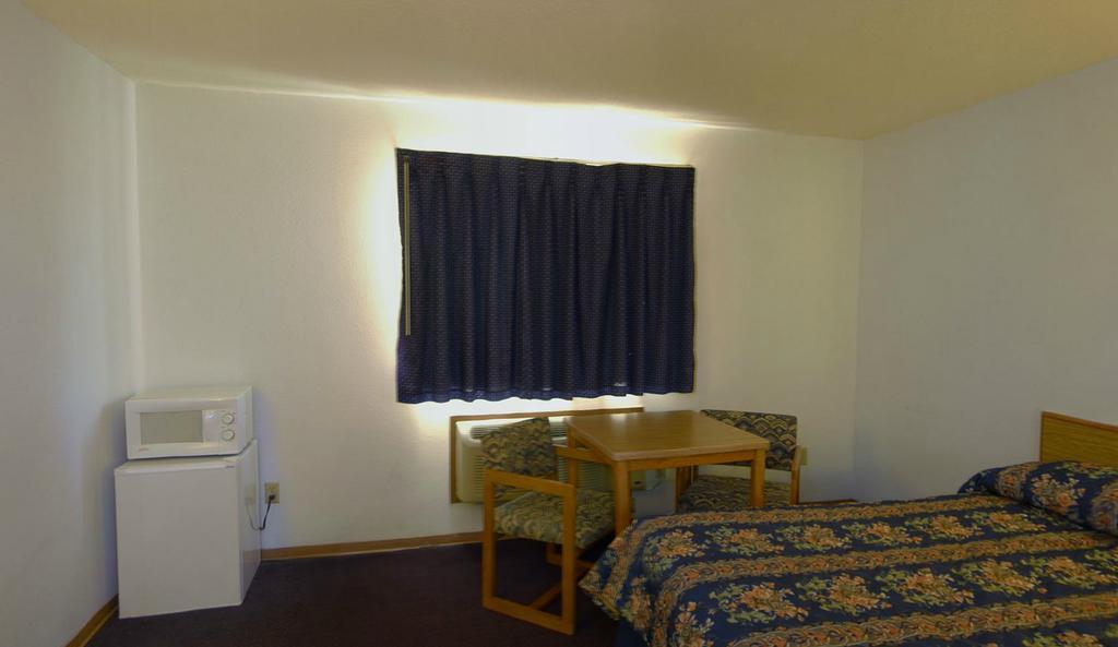 בריינרד Rodeway Inn מראה חיצוני תמונה