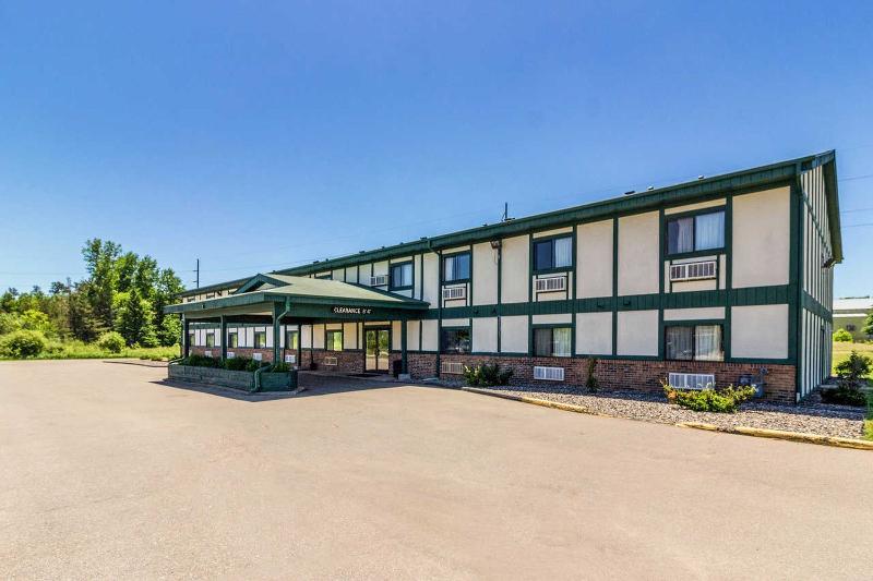 בריינרד Rodeway Inn מראה חיצוני תמונה