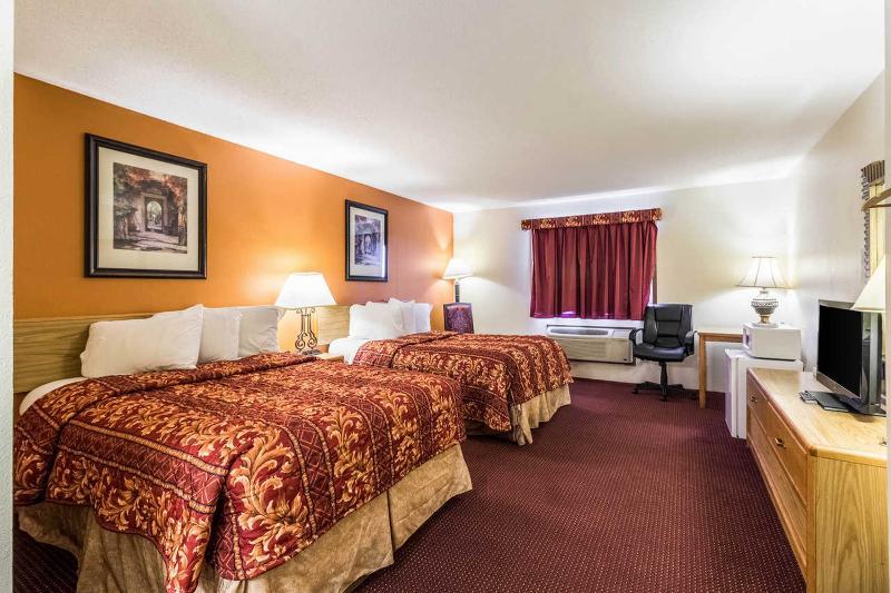 בריינרד Rodeway Inn מראה חיצוני תמונה