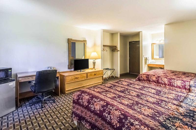 בריינרד Rodeway Inn מראה חיצוני תמונה
