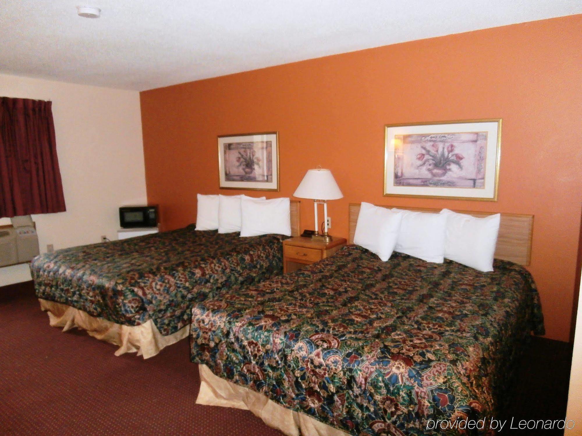בריינרד Rodeway Inn מראה חיצוני תמונה