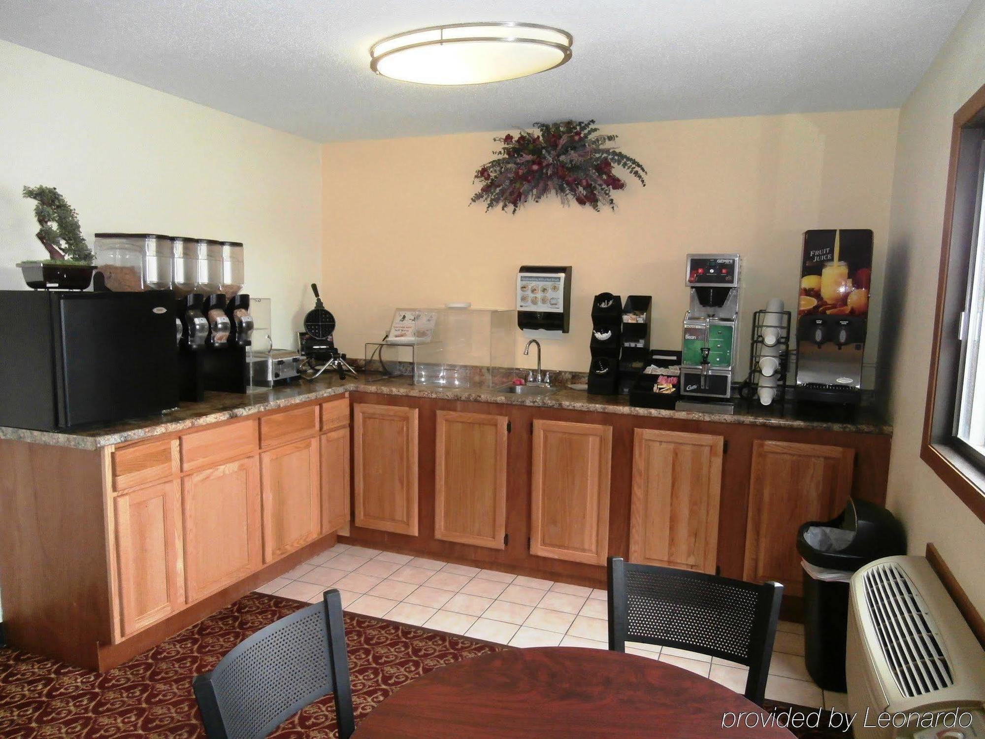 בריינרד Rodeway Inn מראה חיצוני תמונה