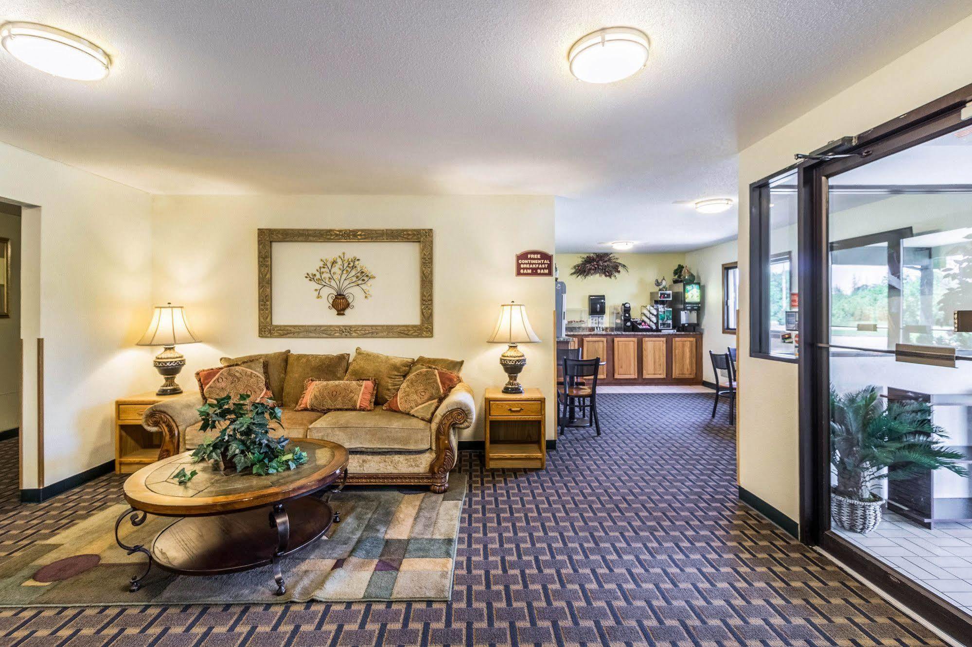 בריינרד Rodeway Inn מראה חיצוני תמונה