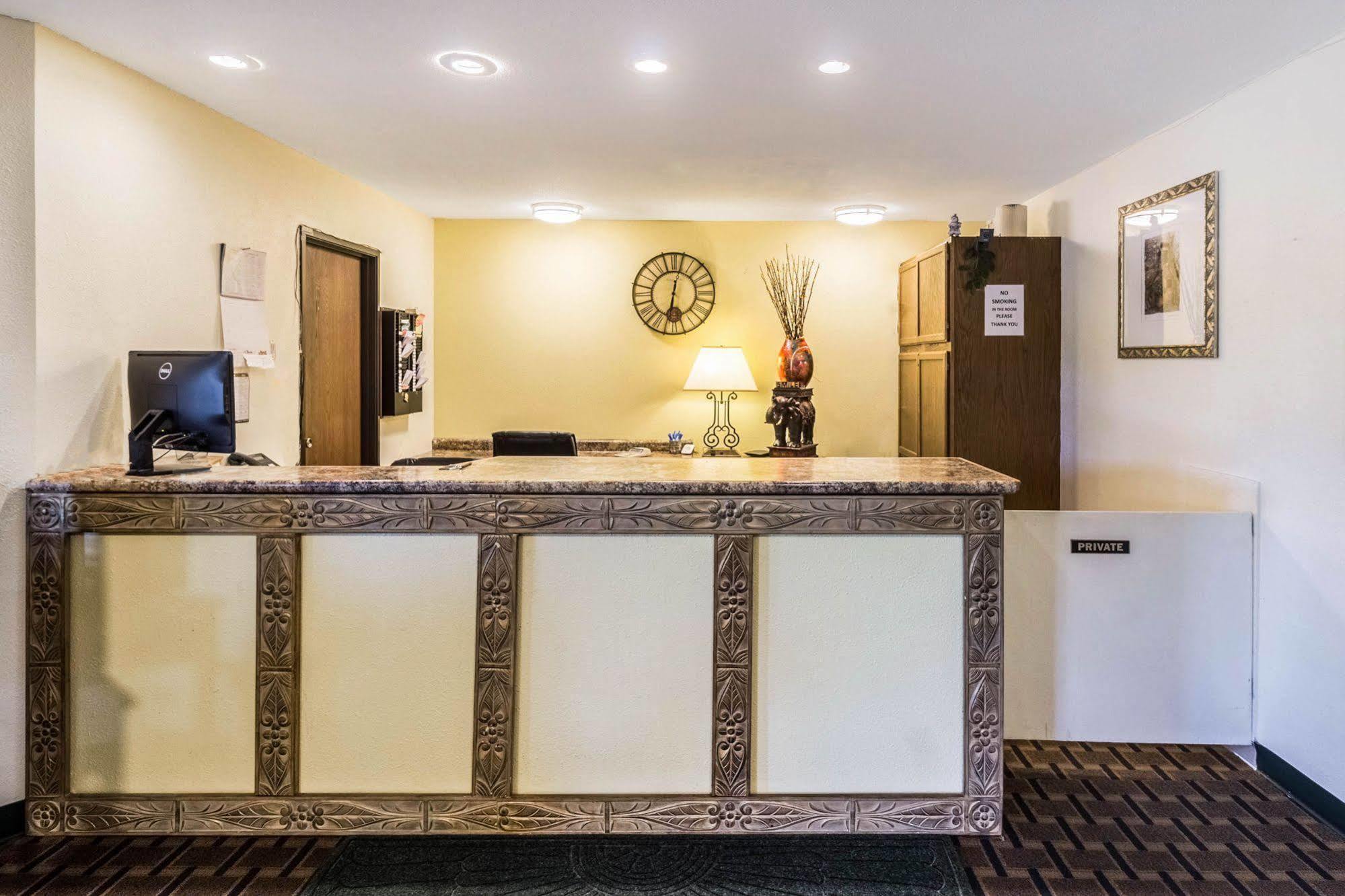 בריינרד Rodeway Inn מראה חיצוני תמונה