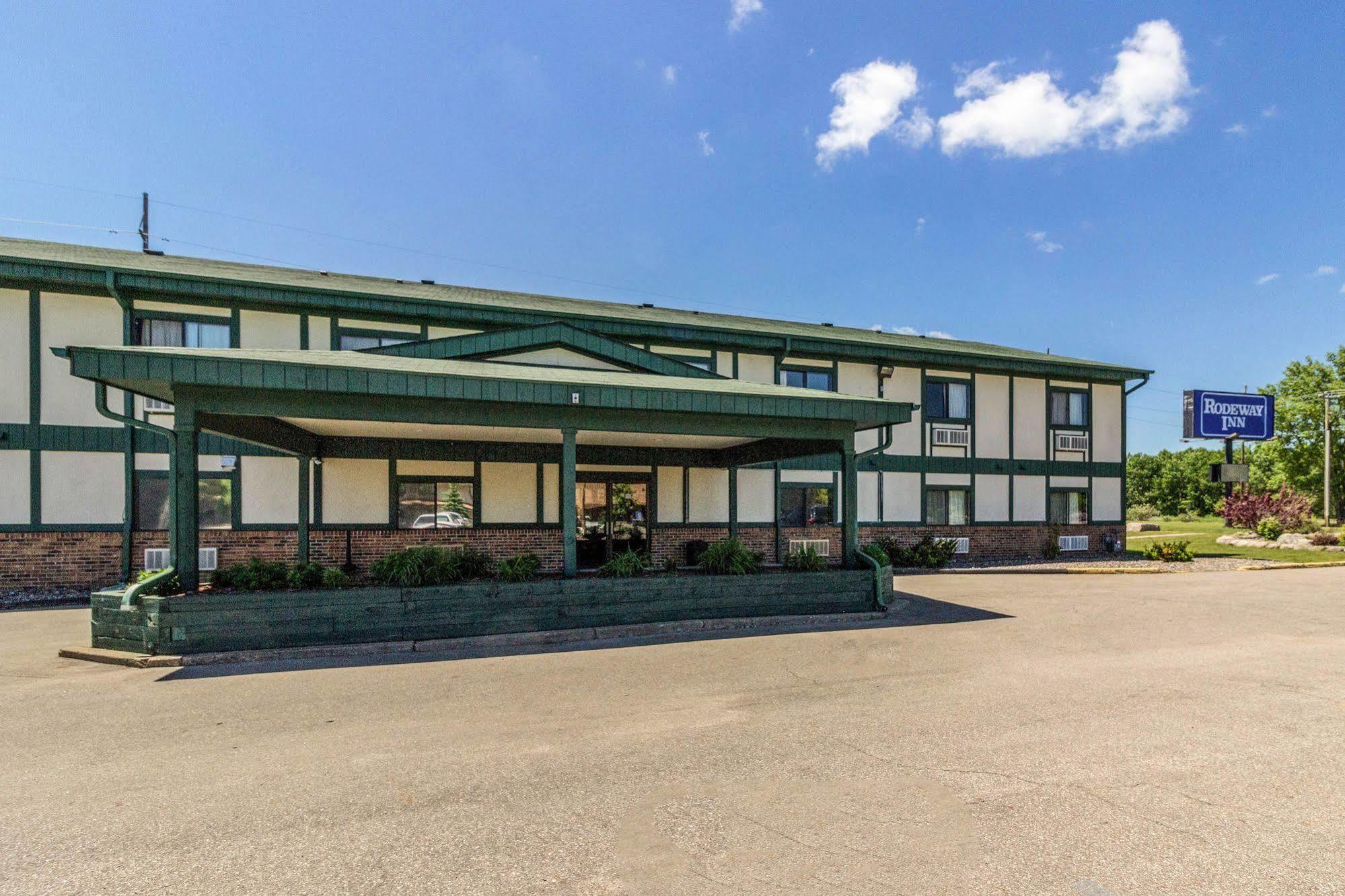 בריינרד Rodeway Inn מראה חיצוני תמונה