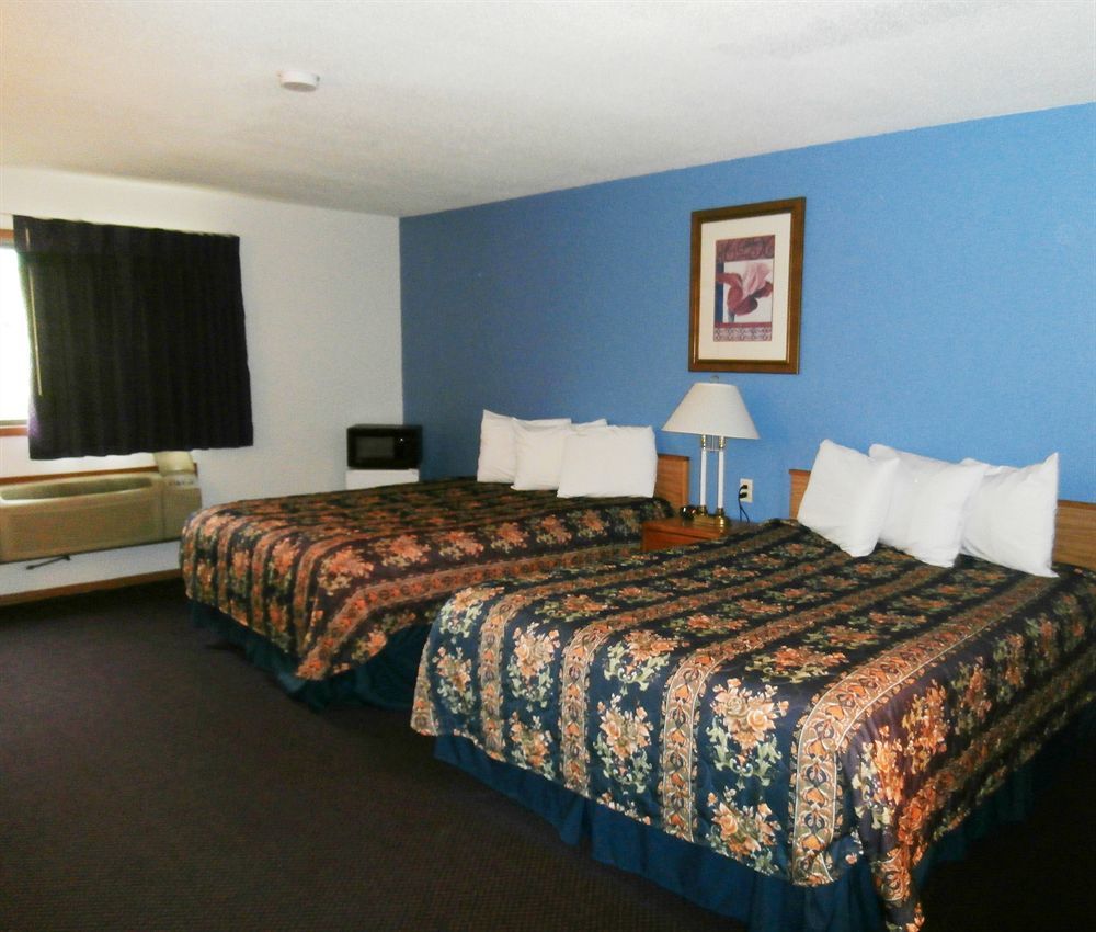 בריינרד Rodeway Inn מראה חיצוני תמונה
